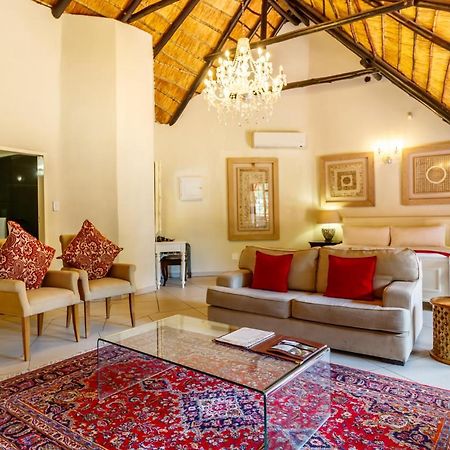 Zulu Nyala Country Manor Hotel Johannesburg Bagian luar foto