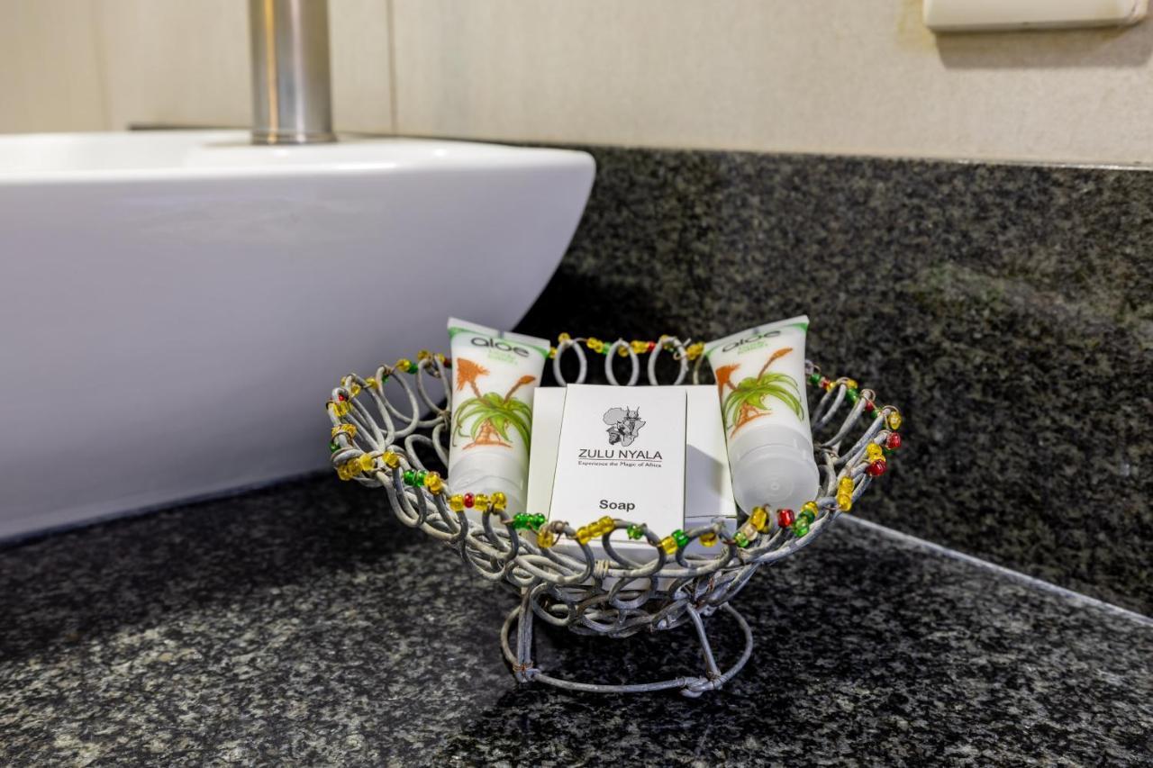 Zulu Nyala Country Manor Hotel Johannesburg Bagian luar foto